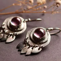 Nova corindón, aretes astronomía en plata y zafiro rosa