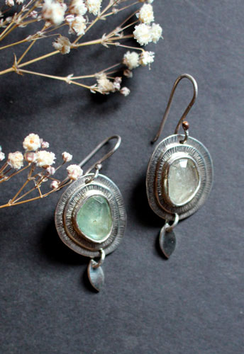 Nova zafiro, aretes astronomía en plata y zafiro verde