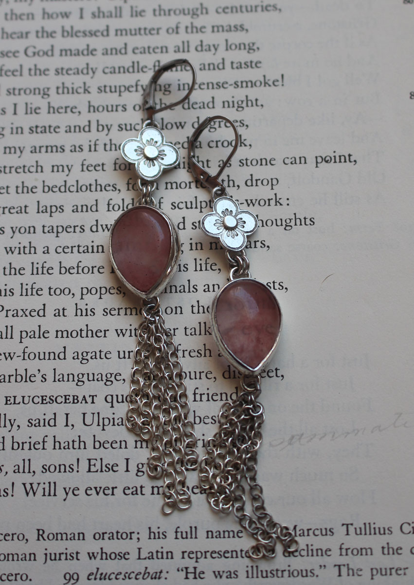 O-hanami, aretes flor de cerezo en plata y cuarzo rosa