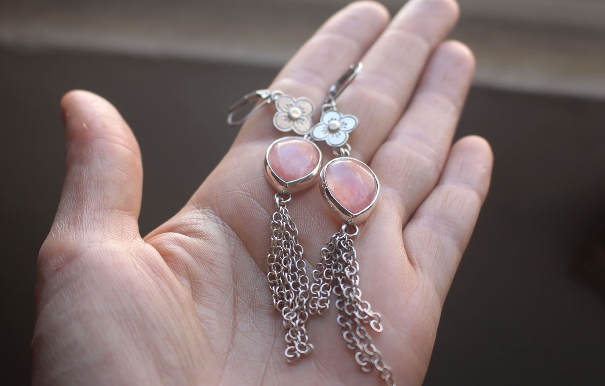 O-hanami, aretes flor de cerezo en plata y cuarzo rosa