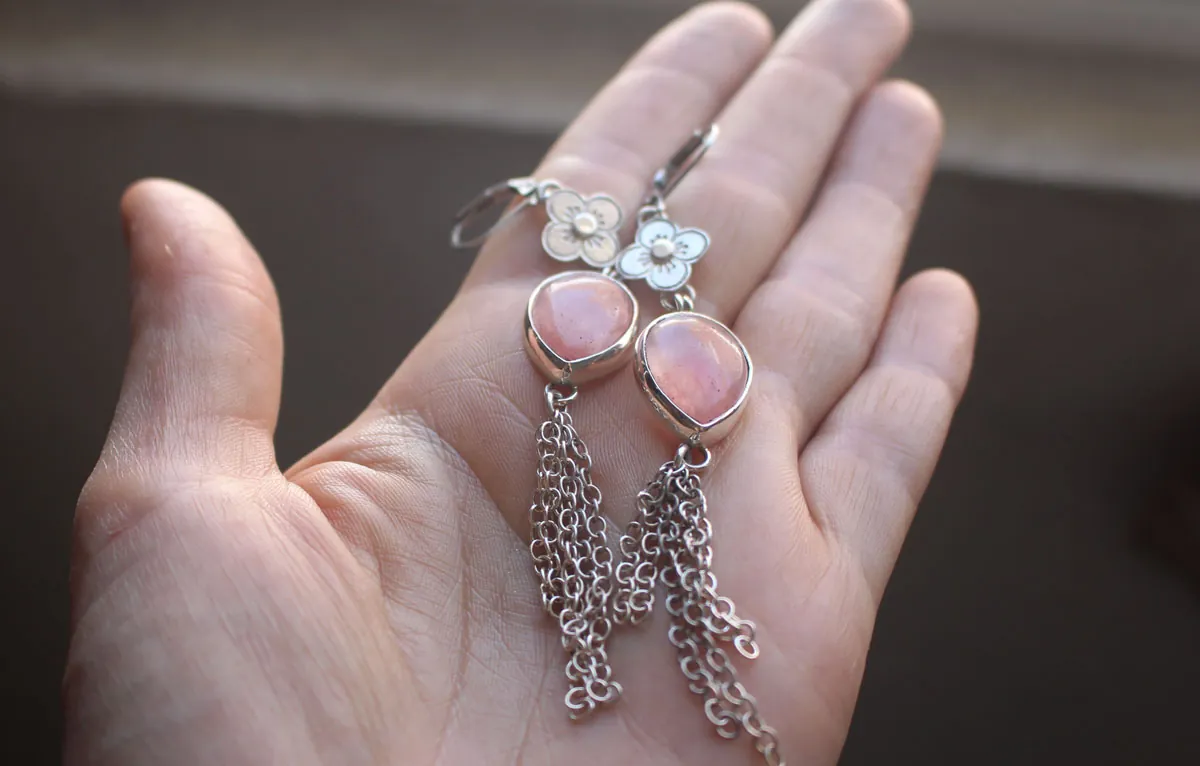 O-hanami, aretes flor de cerezo en plata y cuarzo rosa