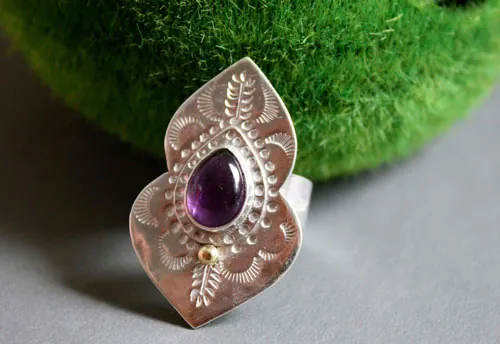 Oditi, anillo amanecer oriental en plata, latón y amatista