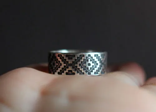 Ojo de Dios, anillo geométrico huichol en plata