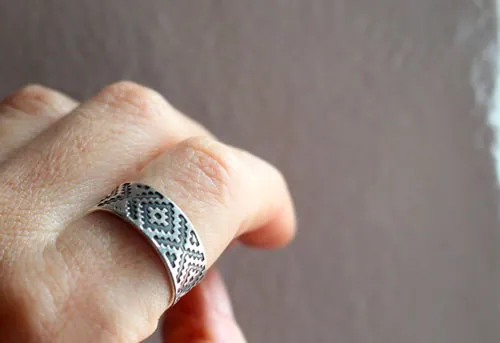 Ojo de Dios, anillo geométrico huichol en plata