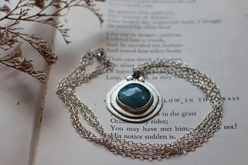 Ojo del mar, collar vida marina en plata y aguamarina
