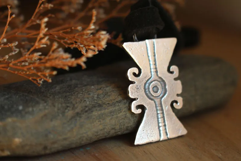 Ollin, collar glifo azteca en plata