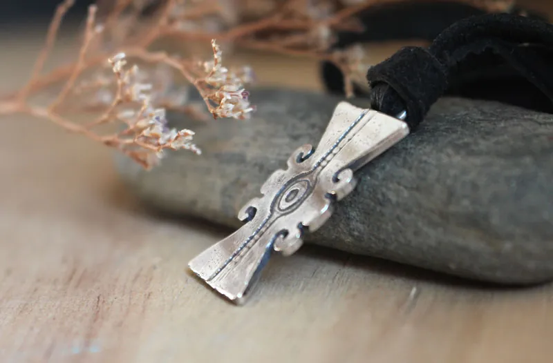 Ollin, collar glifo azteca en plata