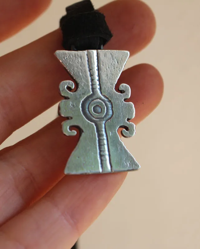 Ollin, collar glifo azteca en plata
