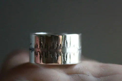 Onda, anillo espectro sonoro en plata