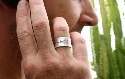 Onda, anillo espectro sonoro en plata