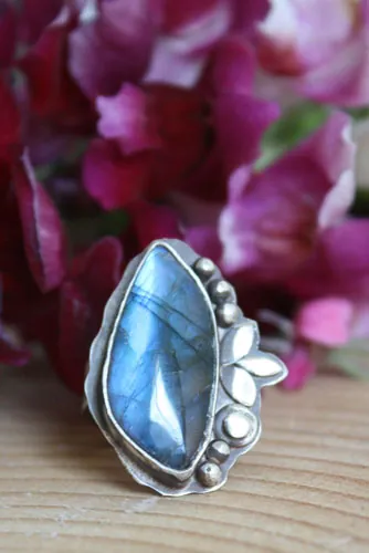 Otra serenata a la luz de la luna, anillo música nocturna en plata y labradorita
