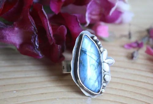 Otra serenata a la luz de la luna, anillo música nocturna en plata y labradorita