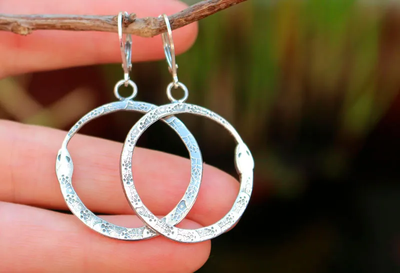Ouroboros, aretes serpiente en plata