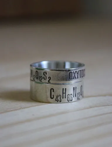Oxitocina, anillo fórmula química del amor en plata