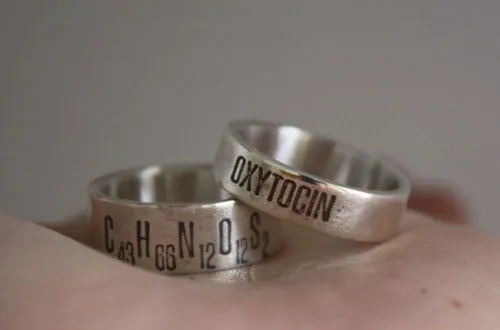 Oxitocina, anillo fórmula química del amor en plata