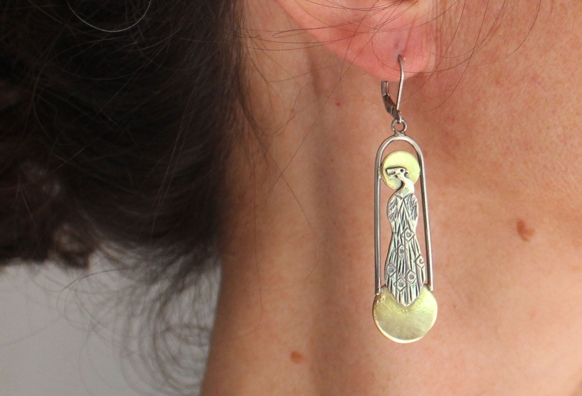 Pavo real art déco, aretes ave del sol y la luna en plata y latón