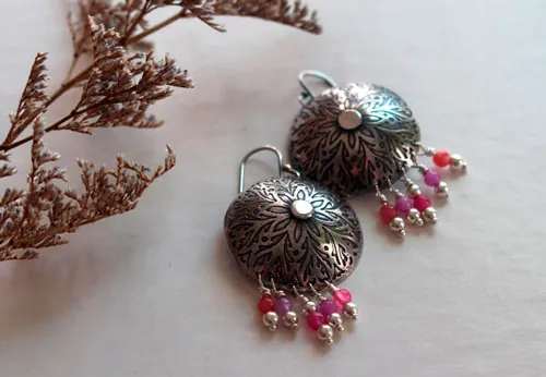 Peonía, aretes florales arománticas en plata y ágata rosa