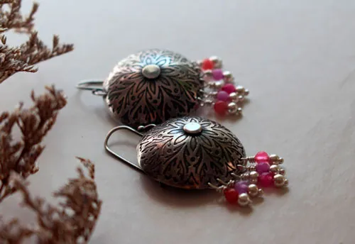 Peonía, aretes florales arománticas en plata y ágata rosa