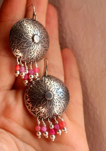 Peonía, aretes florales arománticas en plata y ágata rosa