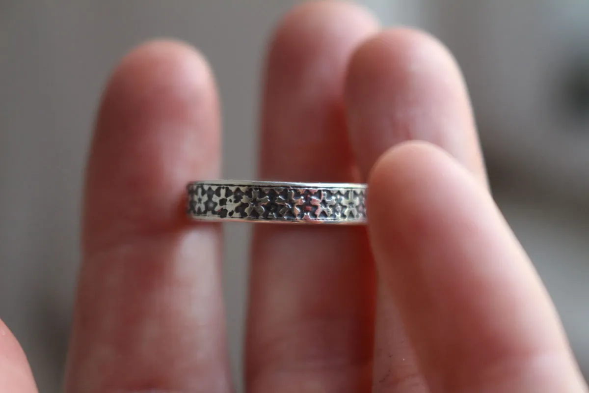 Pequeña flor de sakura, anillo flores de cerezo japonés en plata