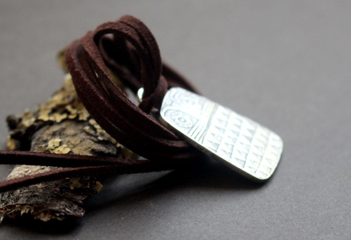 Pequeño búho neolítico, collar ave de la Edad del Cobre en plata