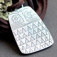 Pequeño búho neolítico, collar ave de la Edad del Cobre en plata