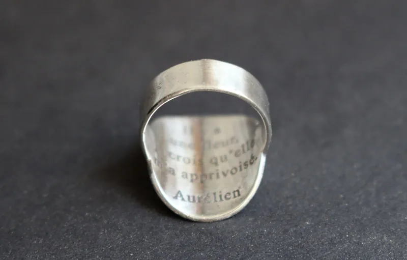 Pequeño planeta, anillo planeta del Principito con cita en plata