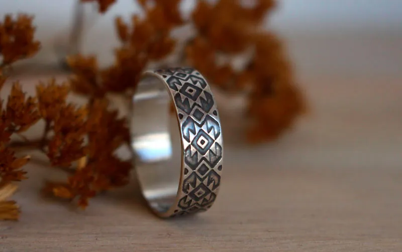Percepción, anillo zapoteca mexicano con diamante en plata