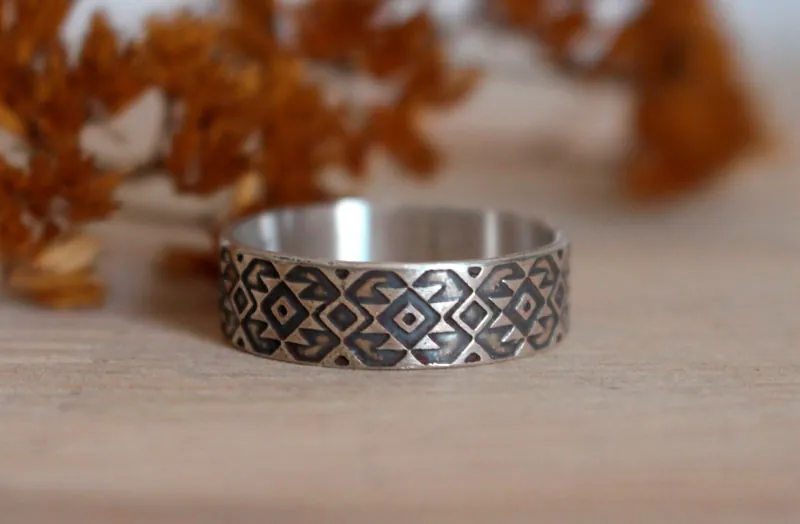 Percepción, anillo zapoteca mexicano con diamante en plata