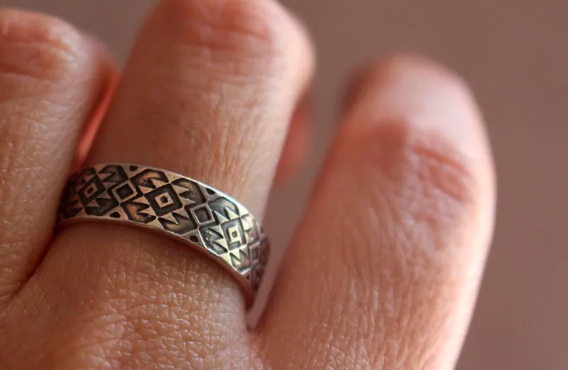 Percepción, anillo zapoteca mexicano con diamante en plata