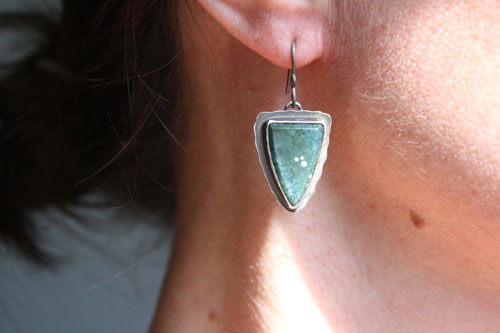 Perdida entre las estrellas, aretes cielo nocturno en plata y jaspe oceánico