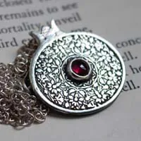 Perséfone, collar granada en plata y granate