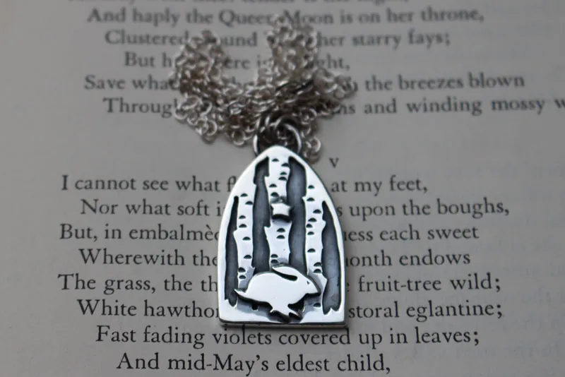 Persigue tus sueños, collar liebre en el bosque en plata