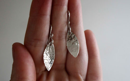 Pétalos, aretes pétalo de flor en plata