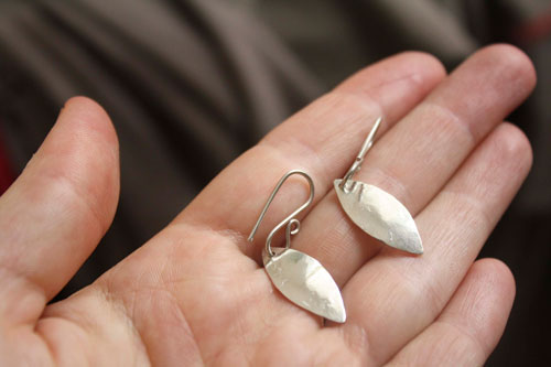 Pétalos, aretes pétalo de flor en plata