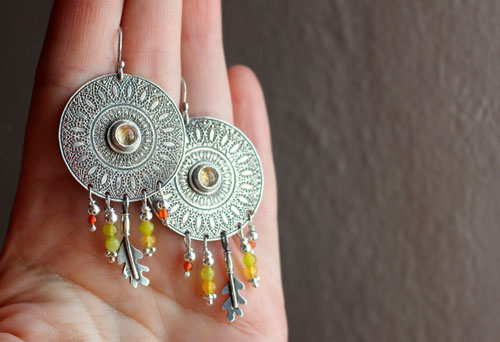 Pétalos del sol, aretes mandala en plata, ágata verde, ágata amarilla, citrino y cornalina