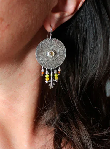 Pétalos del sol, aretes mandala en plata, ágata verde, ágata amarilla, citrino y cornalina