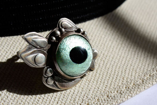 Pez globo, anillo de pez fugu en plata y vidrio