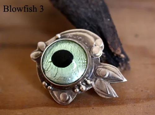 Pez globo, anillo de pez fugu en plata y vidrio