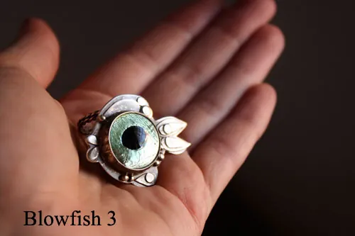 Pez globo, anillo de pez fugu en plata y vidrio