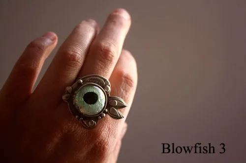Pez globo, anillo de pez fugu en plata y vidrio