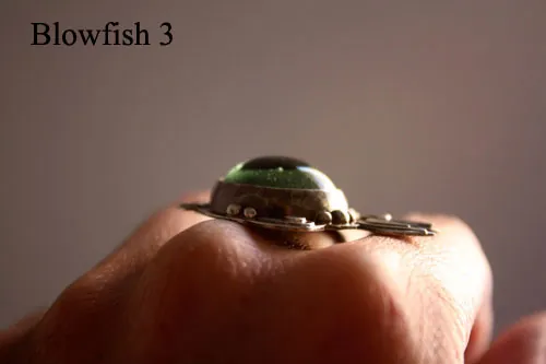 Pez globo, anillo de pez fugu en plata y vidrio