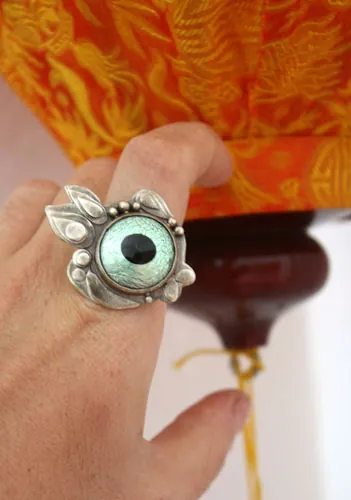 Pez globo, anillo de pez fugu en plata y vidrio