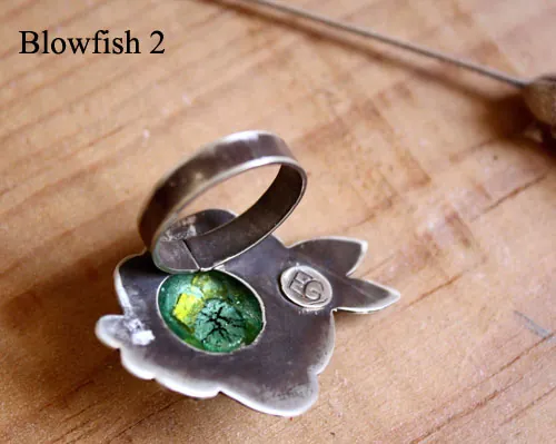 Pez globo, anillo de pez fugu en plata y vidrio