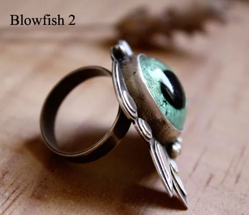 Pez globo, anillo de pez fugu en plata y vidrio
