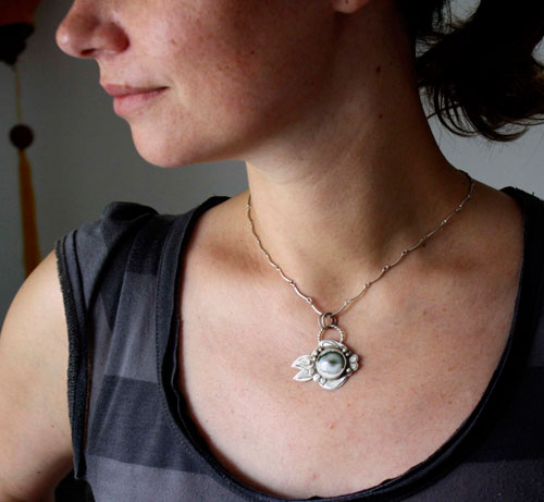 Pez globo, dije fugu en plata y jaspe oceánico