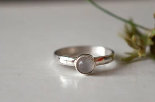 Piedra de luna, anillo sueño en plata y piedra de luna