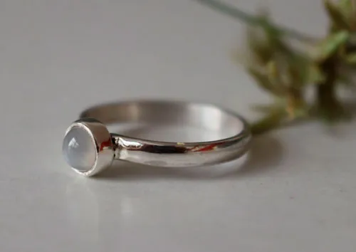 Piedra de luna, anillo sueño en plata y piedra de luna
