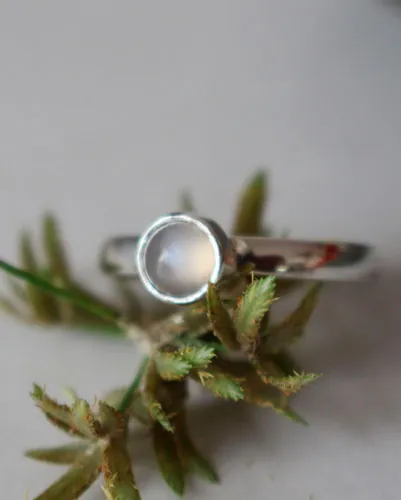 Piedra de luna, anillo sueño en plata y piedra de luna