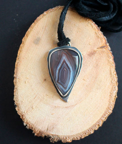 Piercing eye, eagle pendant in silver and Botswana agate
